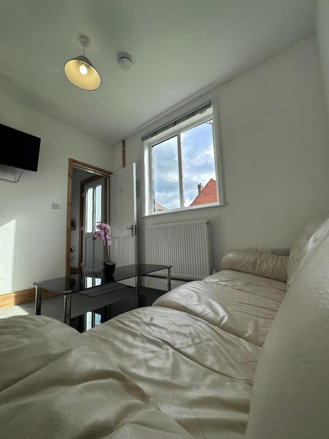 Browning House Bedrooms I Long Or Short Stay I Special Rate Available Derby Exterior photo